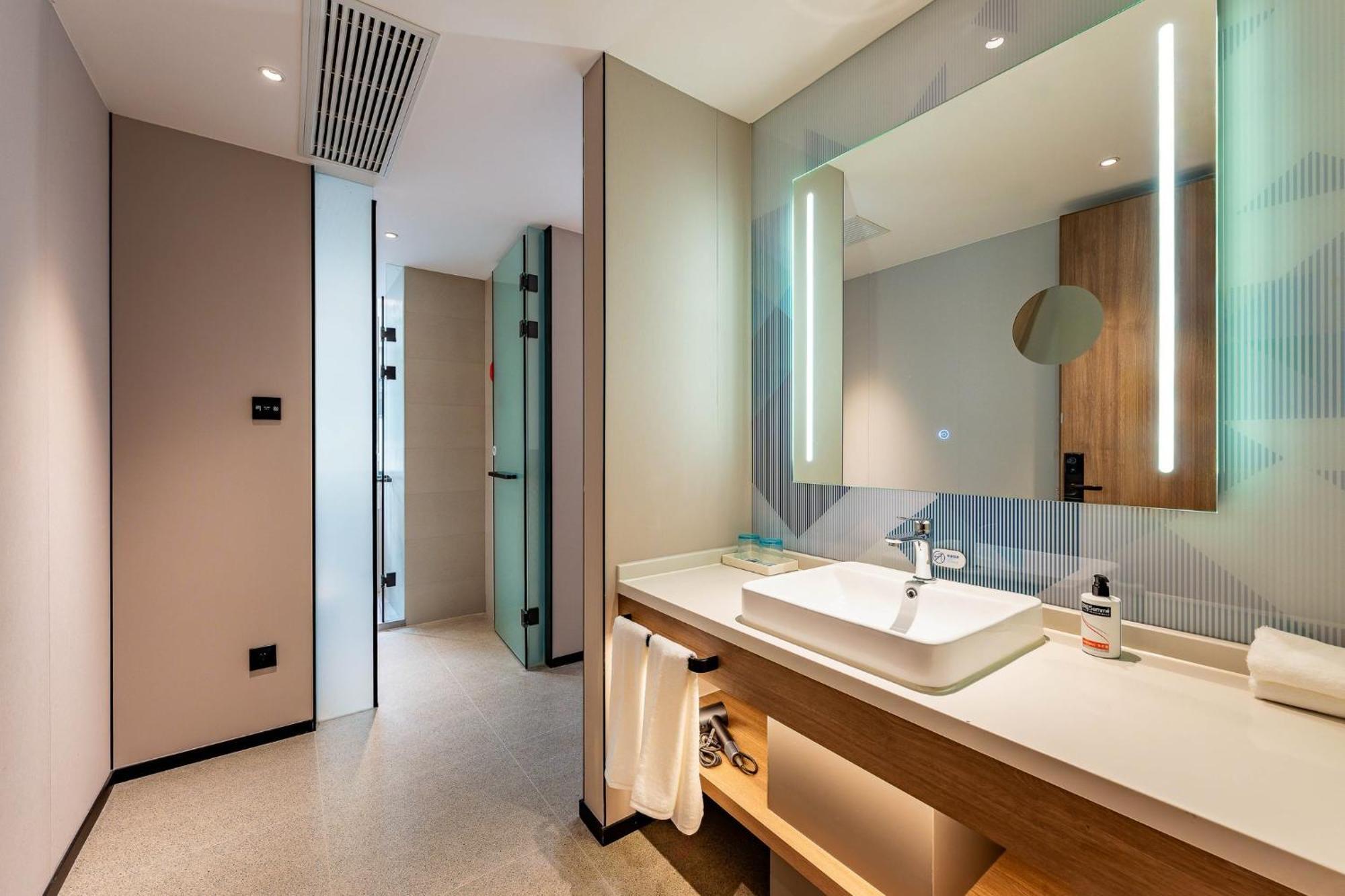 Holiday Inn Express Shanghai Jing'An Temple By Ihg ภายนอก รูปภาพ