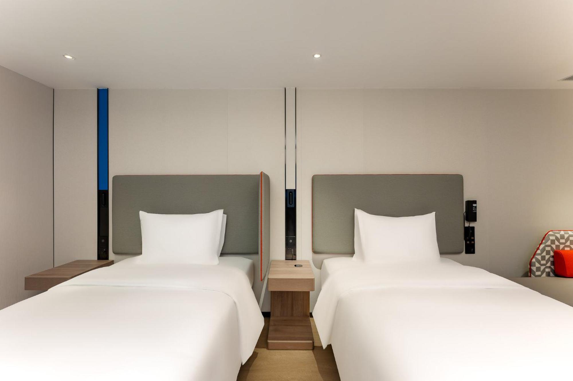 Holiday Inn Express Shanghai Jing'An Temple By Ihg ภายนอก รูปภาพ