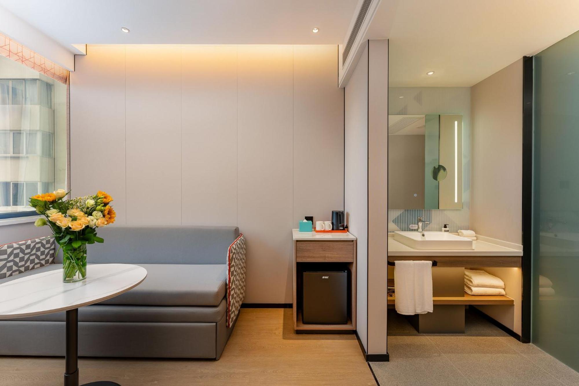 Holiday Inn Express Shanghai Jing'An Temple By Ihg ภายนอก รูปภาพ
